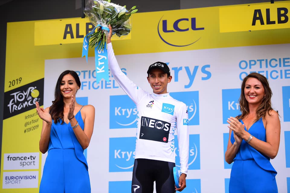 Egan Bernal sur le podium du Tour de France 2019